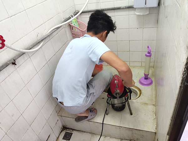 宁波管道堵塞冒臭气 专业师傅现场解决问题