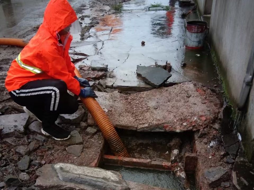 宁波专业清理污水池 炜誉市政以规范流程守护城市 “肠道”